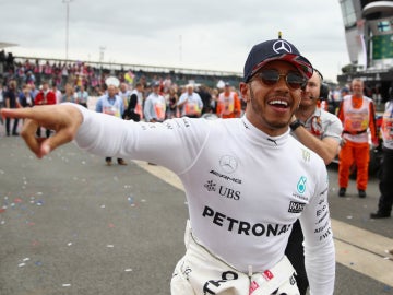 Lewis Hamilton, feliz