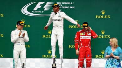 Hamilton vence en Gran Bretaña en un 'pinchazo' de Vettel y de Ferrari con Sainz y Alonso K.O.