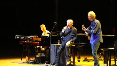 La voz de Art Garfunkel emociona al auditorio del Starlite