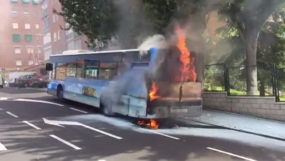 Arde un aotubús de la EMT en Madrid sin causar heridos