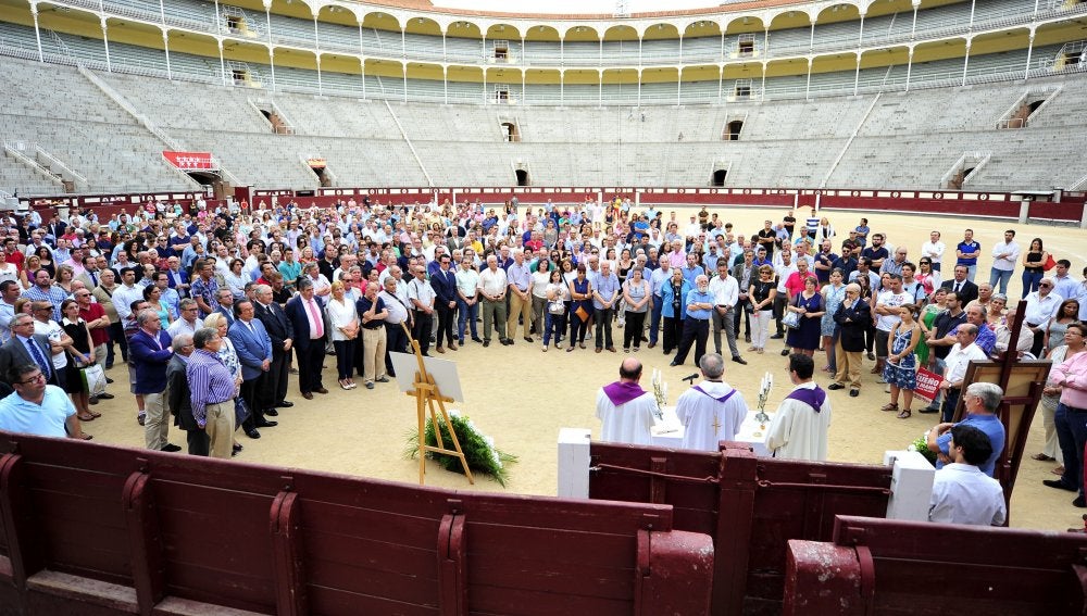 Un momento de la misa funeral en recuerdo del torero Iván Fandiño