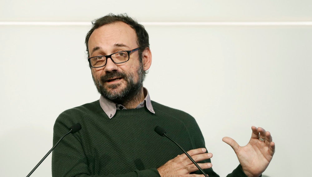 El diputado de la CUP Benet Salellas durante una rueda de prensa