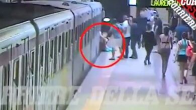 Una mujer, gravemente herida tras quedar atrapada con la puerta de un vagón del Metro de Roma y ser arrastrada varios metros