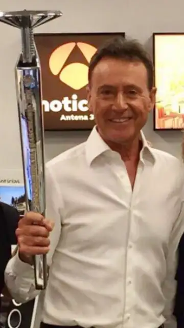 Matías Prats, junto a la antorcha de Barcelona '92 Matías Prats, junto a la antorcha de Barcelona '92