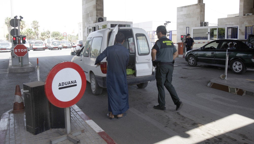 Uno de los controles de la frontera entre España y Marruecos en Melilla