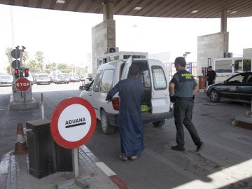 Uno de los controles de la frontera entre España y Marruecos en Melilla