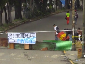 Barricadas y calles cortadas en la primera jornada de huelga en Caracas