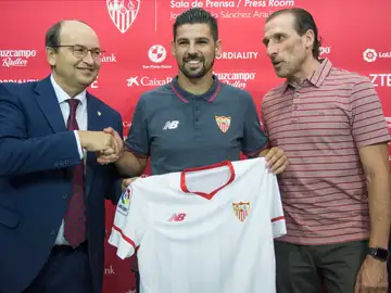 Pepe Castro y Óscar Arias dan la bienvenida a Nolito Pepe Castro y Óscar Arias dan la bienvenida a Nolito