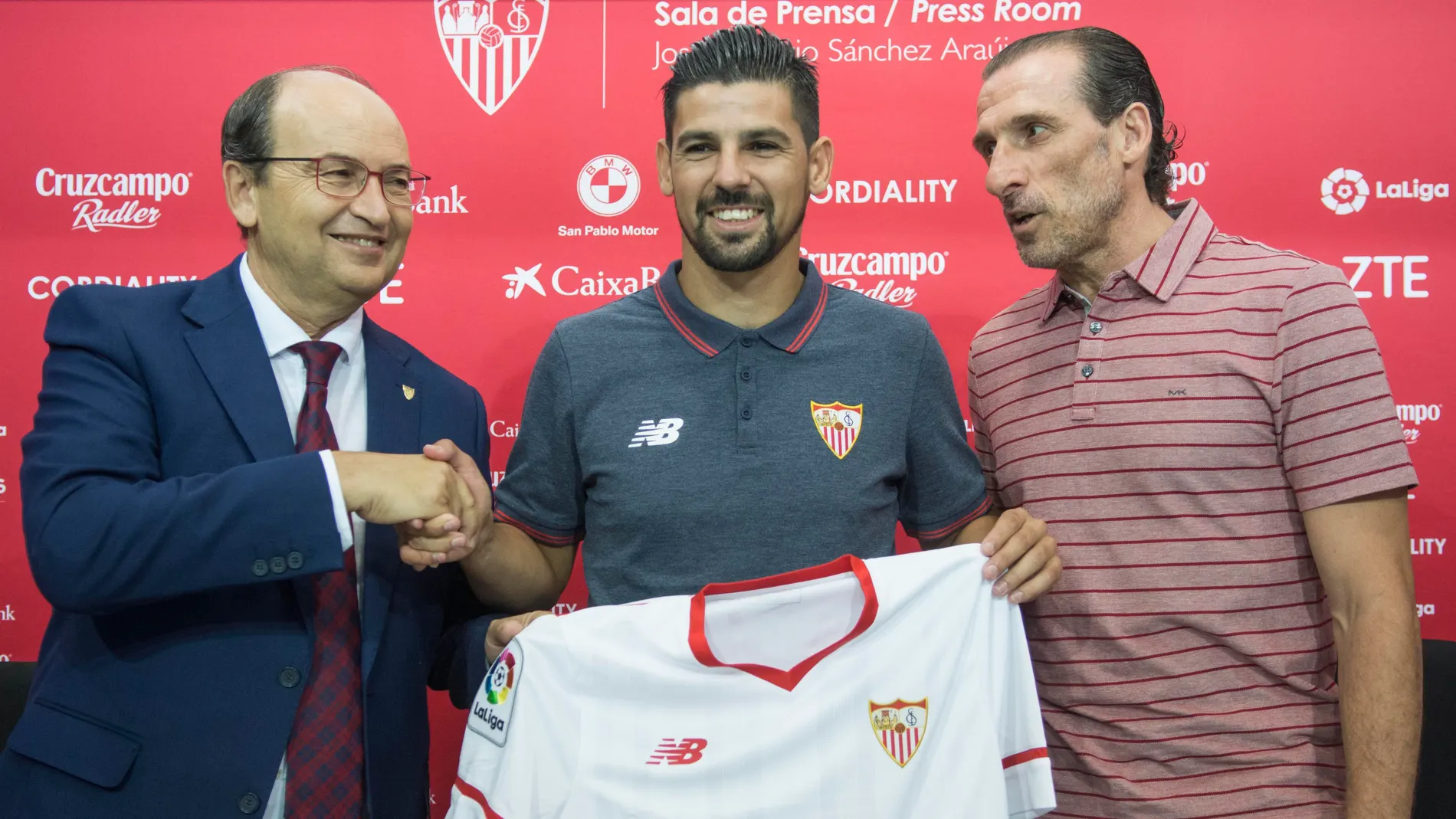 Pepe Castro y Óscar Arias dan la bienvenida a Nolito Pepe Castro y Óscar Arias dan la bienvenida a Nolito
