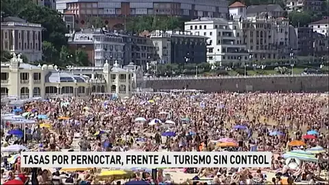 El turismo descontrolado en España obliga a tomar medidas como la tasa por pecnoctar El turismo descontrolado en España obliga a tomar medidas como la tasa por pecnoctar