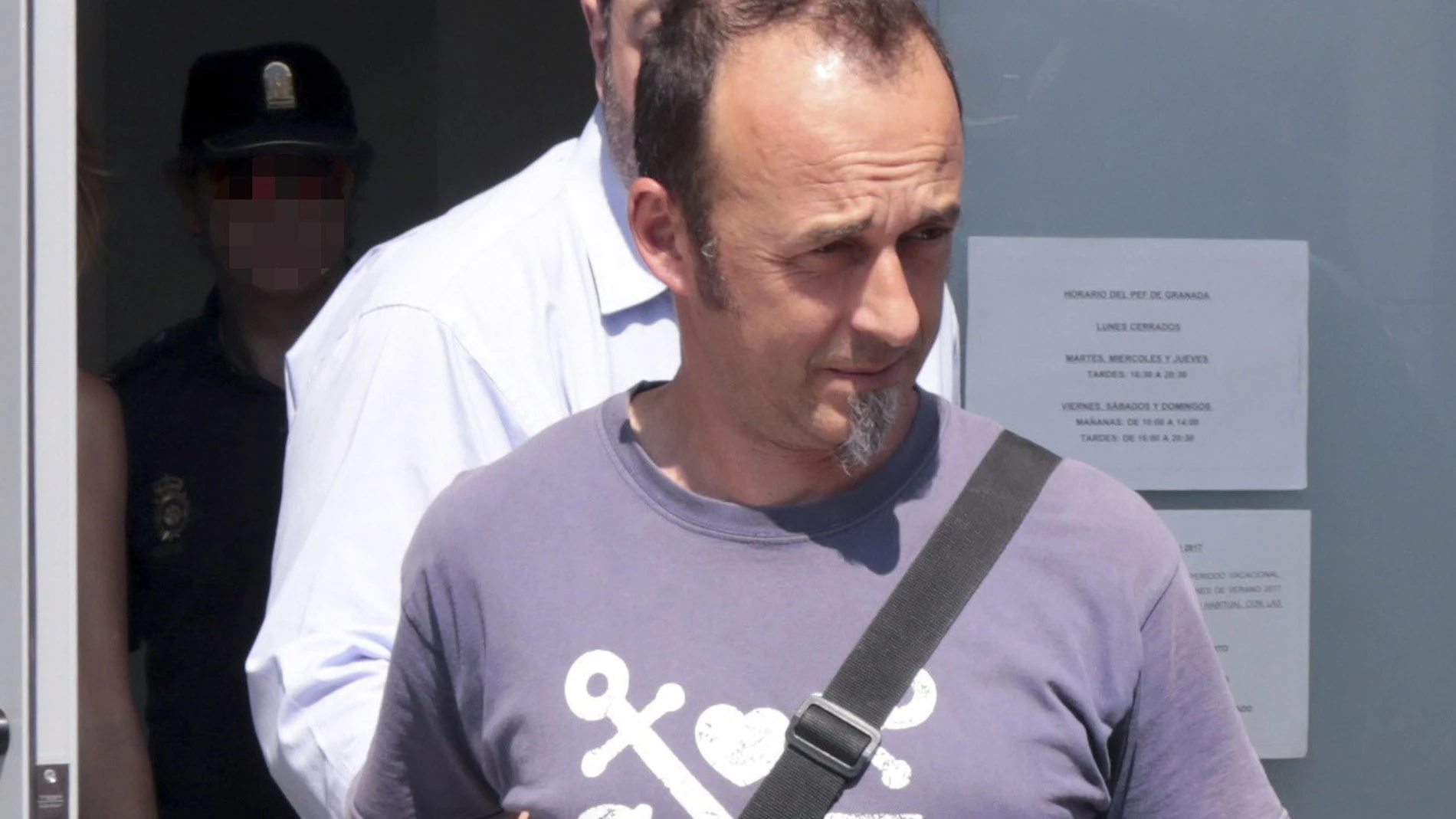 El abogado del padre estudia acciones penales contra Juana Rivas tras incumplir la entrega de los hijos El abogado del padre estudia acciones penales contra Juana Rivas tras incumplir la entrega de los hijos