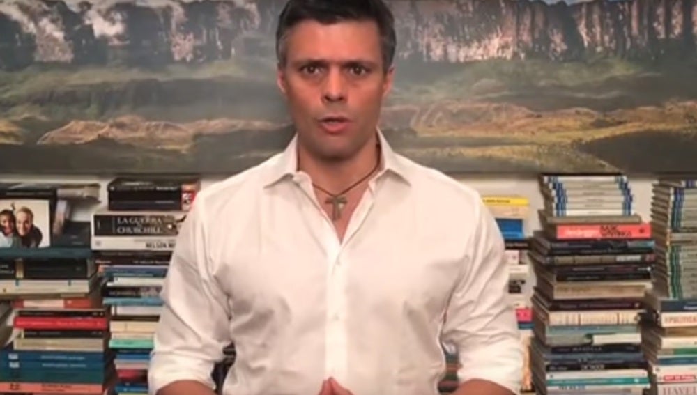 Leopoldo López en el vídeo difundido a través de su cuenta de Twitter