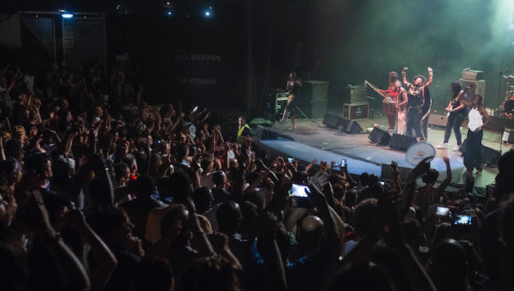 Oumou Sangaré cierra La Mar de Músicas con su wassoulou infeccioso