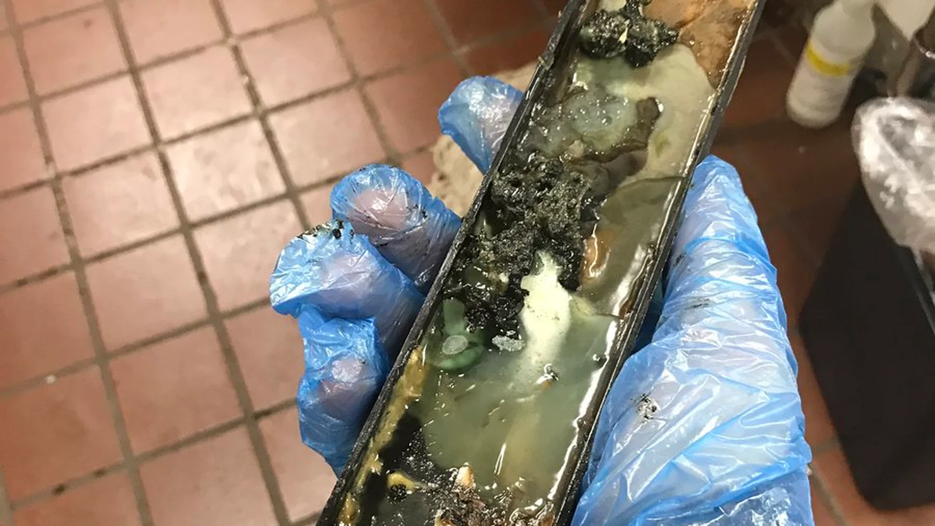 Presunta suciedad en la cocina de una hamburgesería Presunta suciedad en la cocina de una hamburgesería