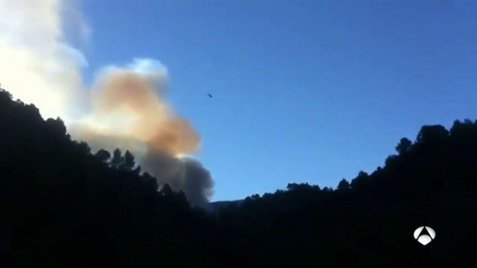 Un incendio forestal en el municipio albaceteño de Yeste obliga a evacuar un campamento infantil