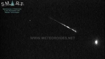 Captura del asteroide cruzando el cielo