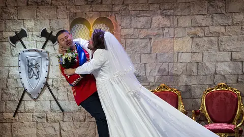 El Monaguillo y Miki Nadal se casan en su ‘Gran boda ciega’ El Monaguillo y Miki Nadal se casan en su ‘Gran boda ciega’