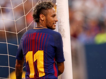 Neymar sonríe en un partido con el Barcelona