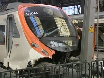 Decenas de heridos al chocar un tren contra el tope final de la vía en la estación de Francia de Barcelona