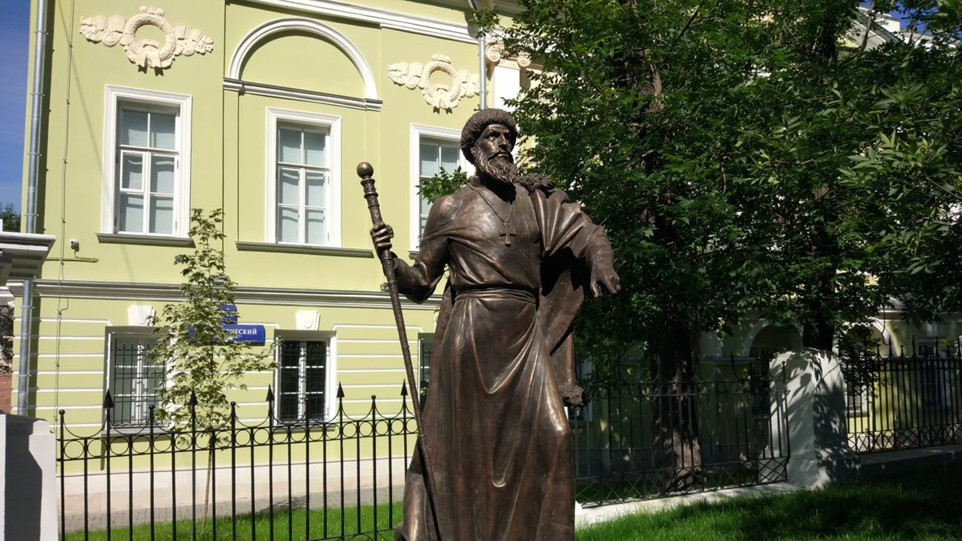 Estatua de Iván IV Vasílievich en el paseo de los gobernadores de Moscú Estatua de Iván IV Vasílievich en el paseo de los gobernadores de Moscú