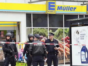 El supermercado de Hamburgo donde una persona ha muerto y varias han resultado heridas tras un ataque con cuchillo El supermercado de Hamburgo donde una persona ha muerto y varias han resultado heridas tras un ataque con cuchillo