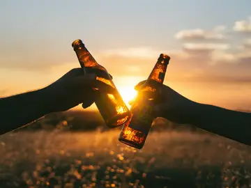 El alcohol tiene sus pros y sus contras El alcohol tiene sus pros y sus contras