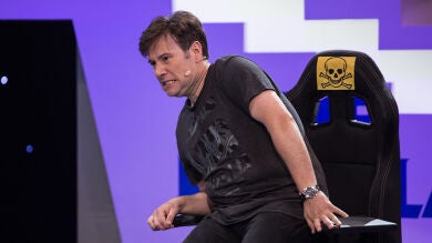 Carlos Latre salva a El Monaguillo de la silla eléctrica de ‘Me Resbala’ 