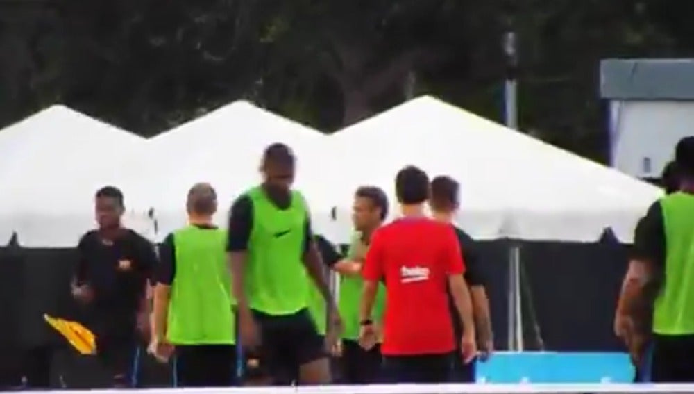 Neymar y Semedo, enfrentados en el entrenamiento del Barcelona