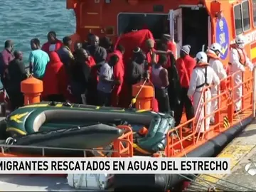 Patera llegando al Estrecho de Gibraltar Patera llegando al Estrecho de Gibraltar