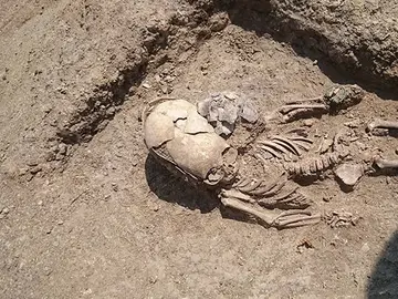 Esqueleto de un niño hallado en Crimea Esqueleto de un niño hallado en Crimea
