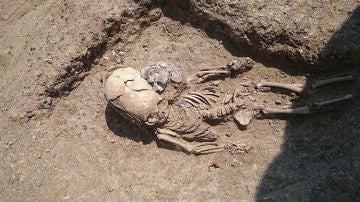 Esqueleto de un niño hallado en Crimea