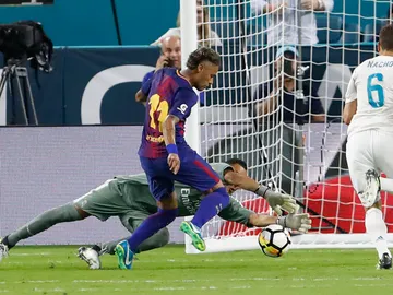 Neymar, ante Keylor Navas Neymar, ante Keylor Navas