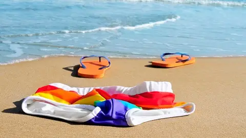 Los nudistas de una playa de Estepona en contra de un bar que les prohíbe entrar sin ropa Los nudistas de una playa de Estepona en contra de un bar que les prohíbe entrar sin ropa