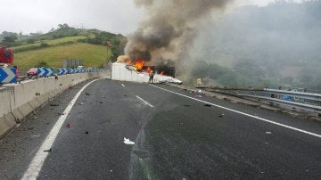 Camión siniestrado en Cantabria