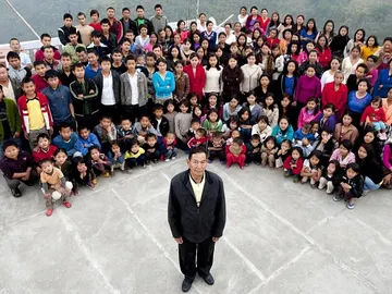 Ziona Chana y su familia Ziona Chana y su familia