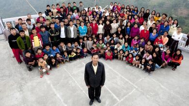 39 mujeres, 94 hijos y 33 nietos: esta es la familia de un hombre indio, en la que todos viven bajo el mismo techo