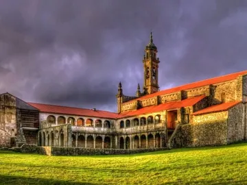 Monasterio en la localidad de Xunqueira de Espadanedo Monasterio en la localidad de Xunqueira de Espadanedo