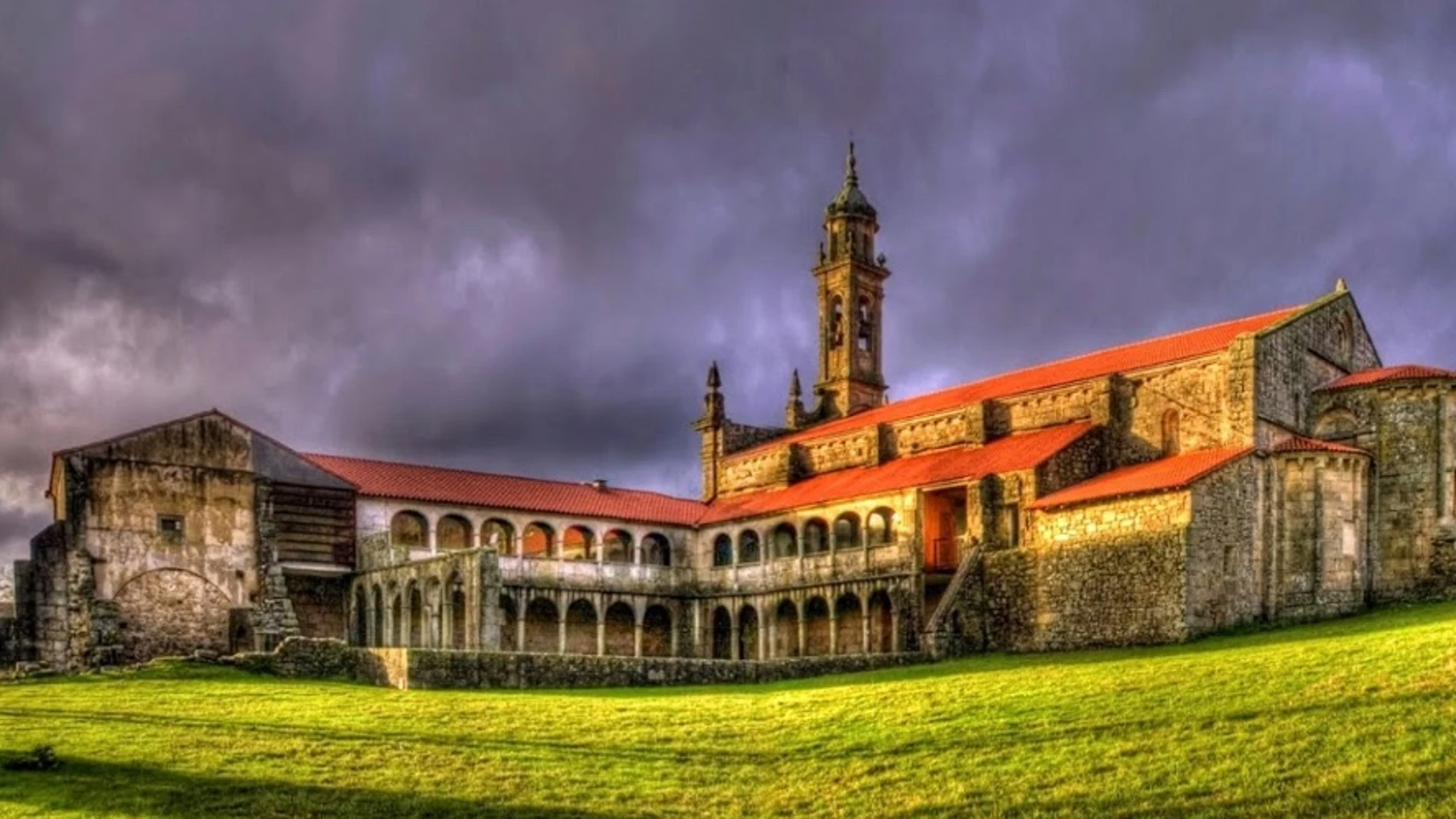 Monasterio en la localidad de Xunqueira de Espadanedo Monasterio en la localidad de Xunqueira de Espadanedo