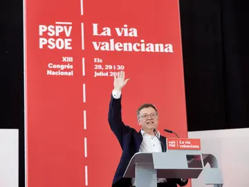 Ximo Puig, secretario general del PSPV-PSOE, pronunciando el discurso de clausura del 13 Congreso Nacional de los socialistas valencianos. Ximo Puig, secretario general del PSPV-PSOE, pronunciando el discurso de clausura del 13 Congreso Nacional de los socialistas valencianos.