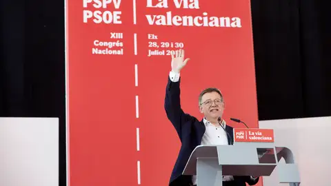 Ximo Puig, secretario general del PSPV-PSOE, pronunciando el discurso de clausura del 13 Congreso Nacional de los socialistas valencianos. Ximo Puig, secretario general del PSPV-PSOE, pronunciando el discurso de clausura del 13 Congreso Nacional de los socialistas valencianos.