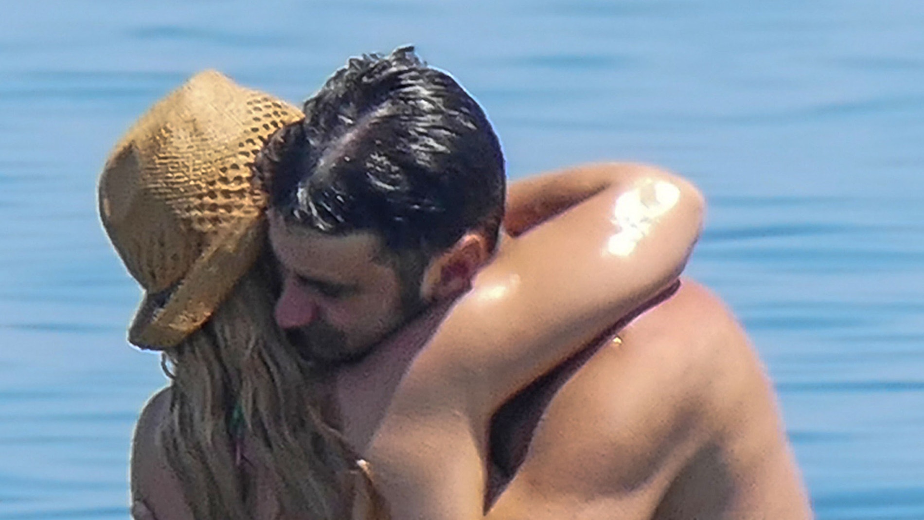 María José Campanario y Jesulín de Ubrique disfrutan de un día de playa con mucho amor