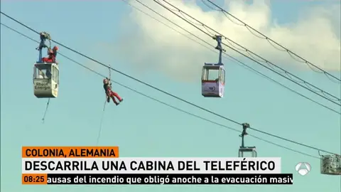 Los bomberos rescatan un centenar de personas del teleférico sobre el río Rin, en Alemania Los bomberos rescatan un centenar de personas del teleférico sobre el río Rin, en Alemania