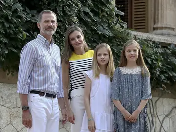 Posado de la Familia Real en el Palacio de Marivent Posado de la Familia Real en el Palacio de Marivent