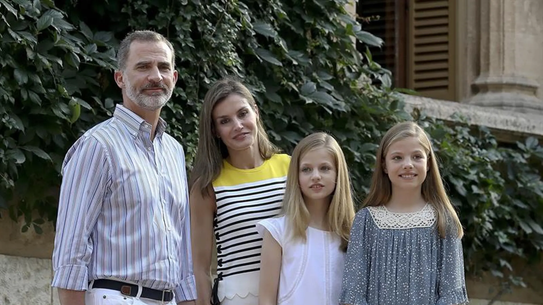 Posado de la Familia Real en el Palacio de Marivent Posado de la Familia Real en el Palacio de Marivent