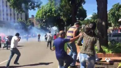 Incertidumbre y confusión en Venezuela tras el alzamiento militar fallido 