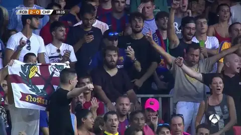 Parte de la grada del Camp Nou gritó "Neymar, muérete" en el trofeo Joan Gamper Parte de la grada del Camp Nou gritó "Neymar, muérete" en el trofeo Joan Gamper