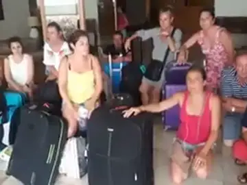 Decenas de españoles están atrapados en Madeira por culpa del mal tiempo Decenas de españoles están atrapados en Madeira por culpa del mal tiempo