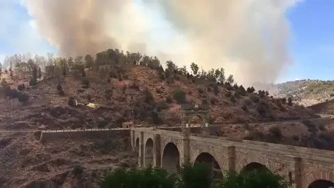 Incendio en Alcántara, junto a puente romano Incendio en Alcántara, junto a puente romano