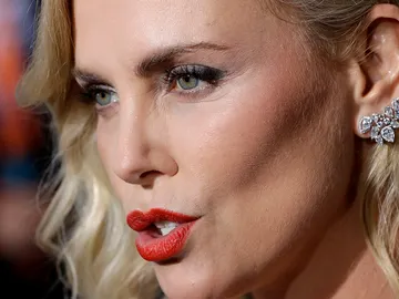 Charlize Theron en la premiere de 'Atómica' Charlize Theron en la premiere de 'Atómica'