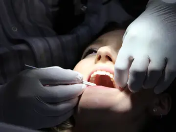 Acudir al dentista una vez al año es importante para prevenir enfemedades bucodentales y evitar lesiones Acudir al dentista una vez al año es importante para prevenir enfemedades bucodentales y evitar lesiones